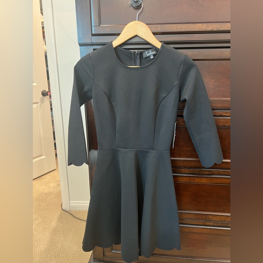 BNWT Lulus Dress with scalloped bottom of dress size xs